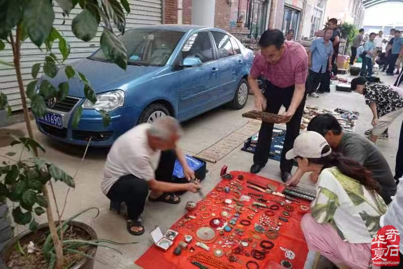 洛阳奇石古玩文化城跳蚤市场开市