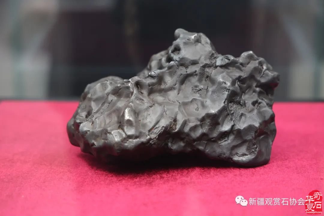 触摸45亿年前的星辰—一从中原陨石馆“陨石汝瓷”说起