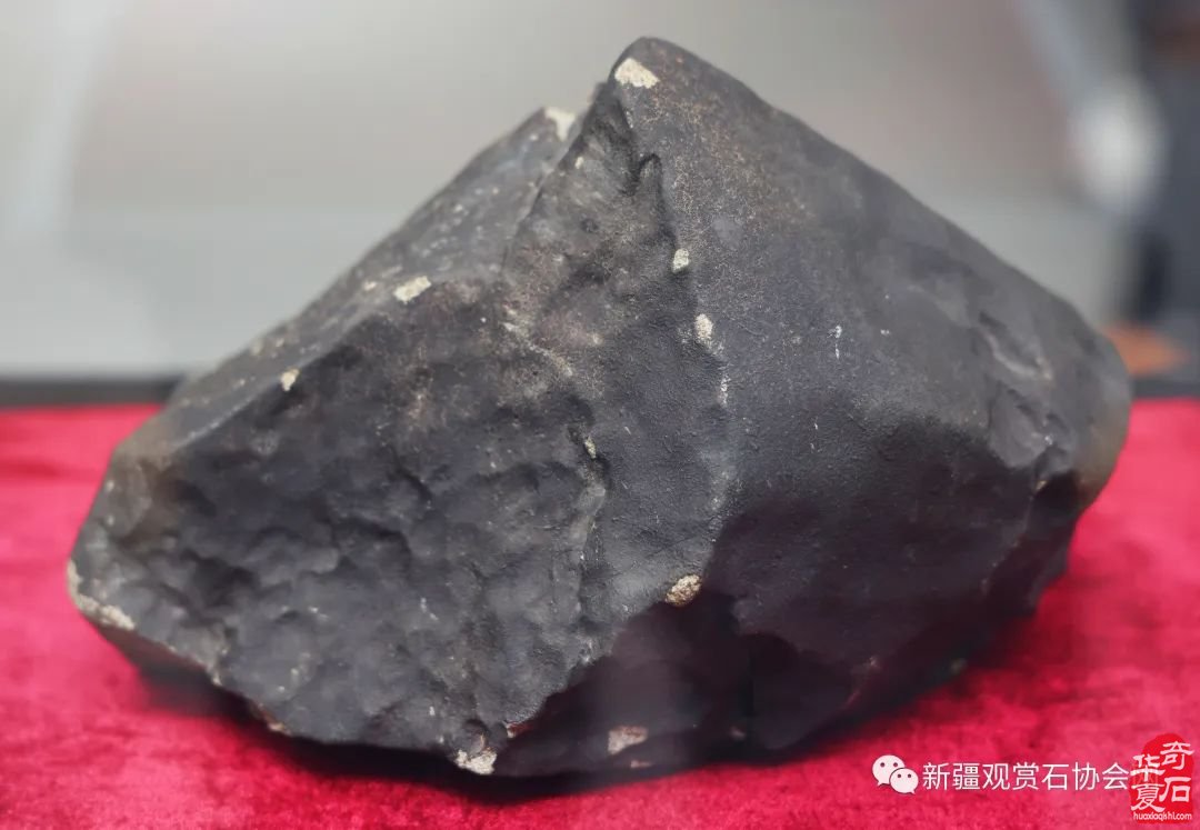 触摸45亿年前的星辰—一从中原陨石馆“陨石汝瓷”说起