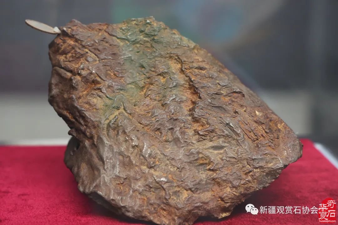 触摸45亿年前的星辰—一从中原陨石馆“陨石汝瓷”说起