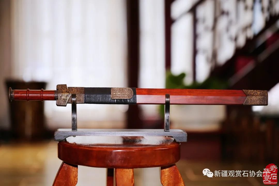 触摸45亿年前的星辰—一从中原陨石馆“陨石汝瓷”说起