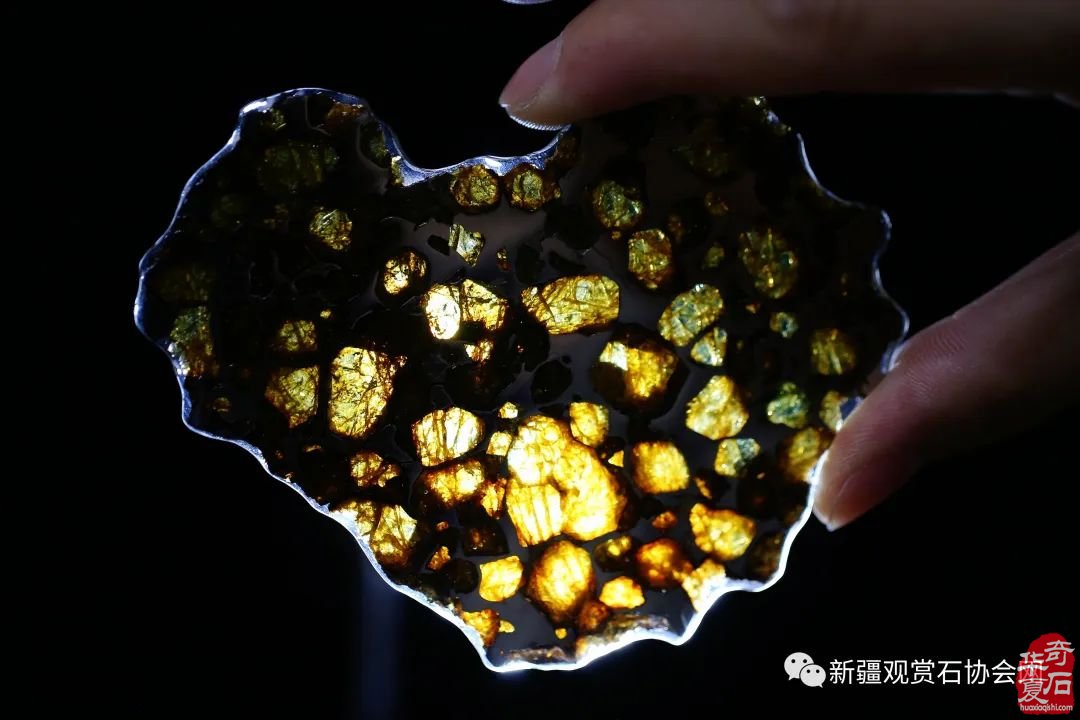 触摸45亿年前的星辰—一从中原陨石馆“陨石汝瓷”说起