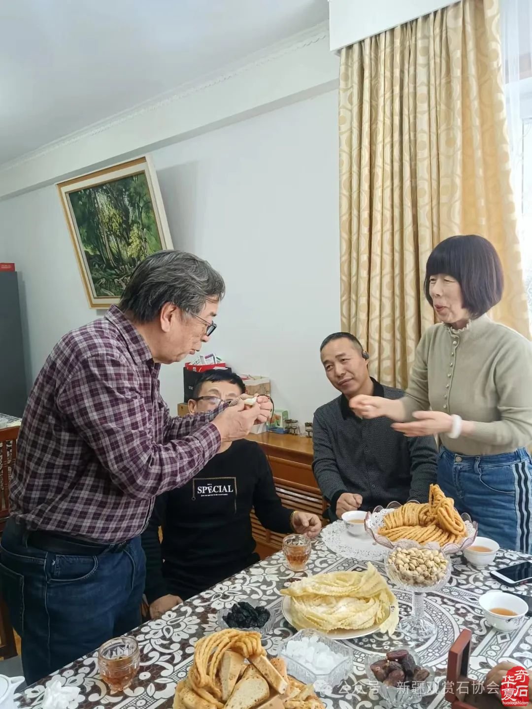 新疆观赏石协会开展新春走访慰问活动