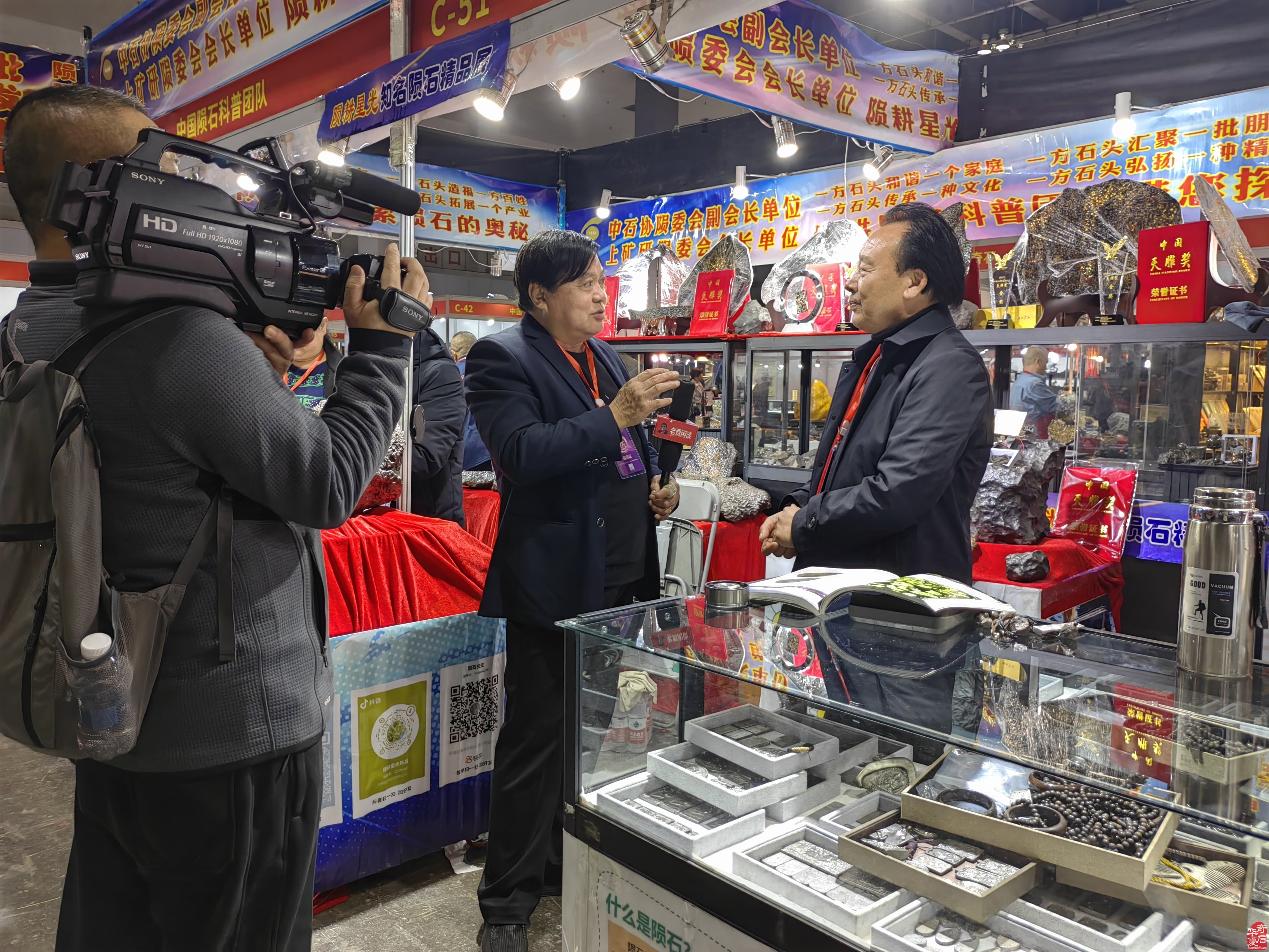 拥抱星辰讲陨石故事矢志不渝