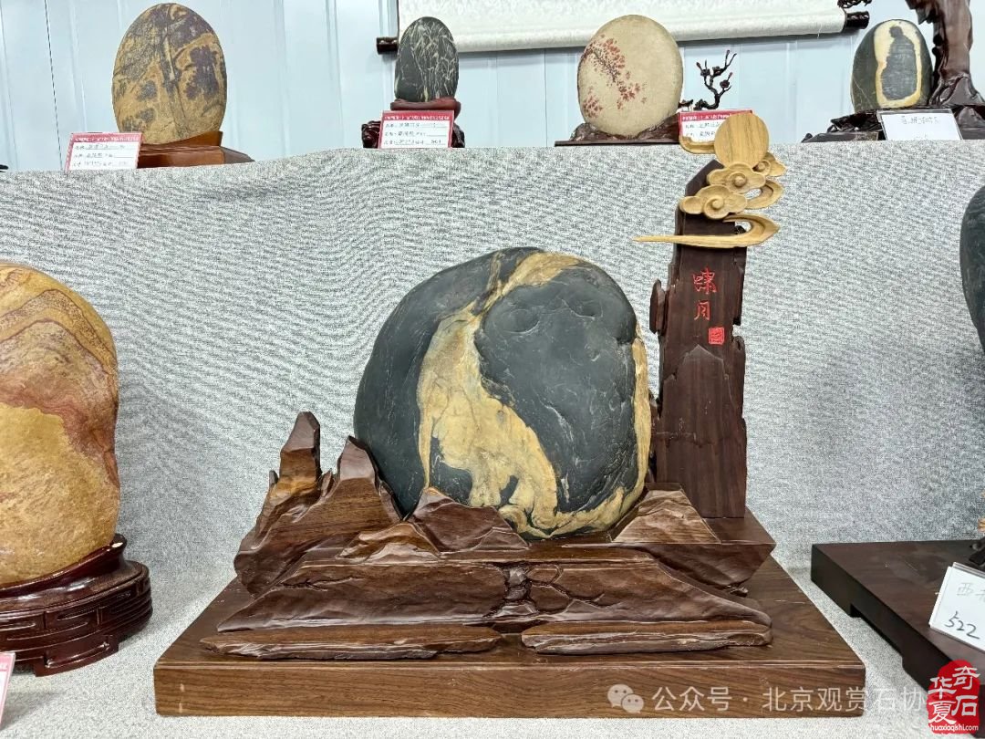 到洛阳奇石古玩文化城看大型石展赏精品美石