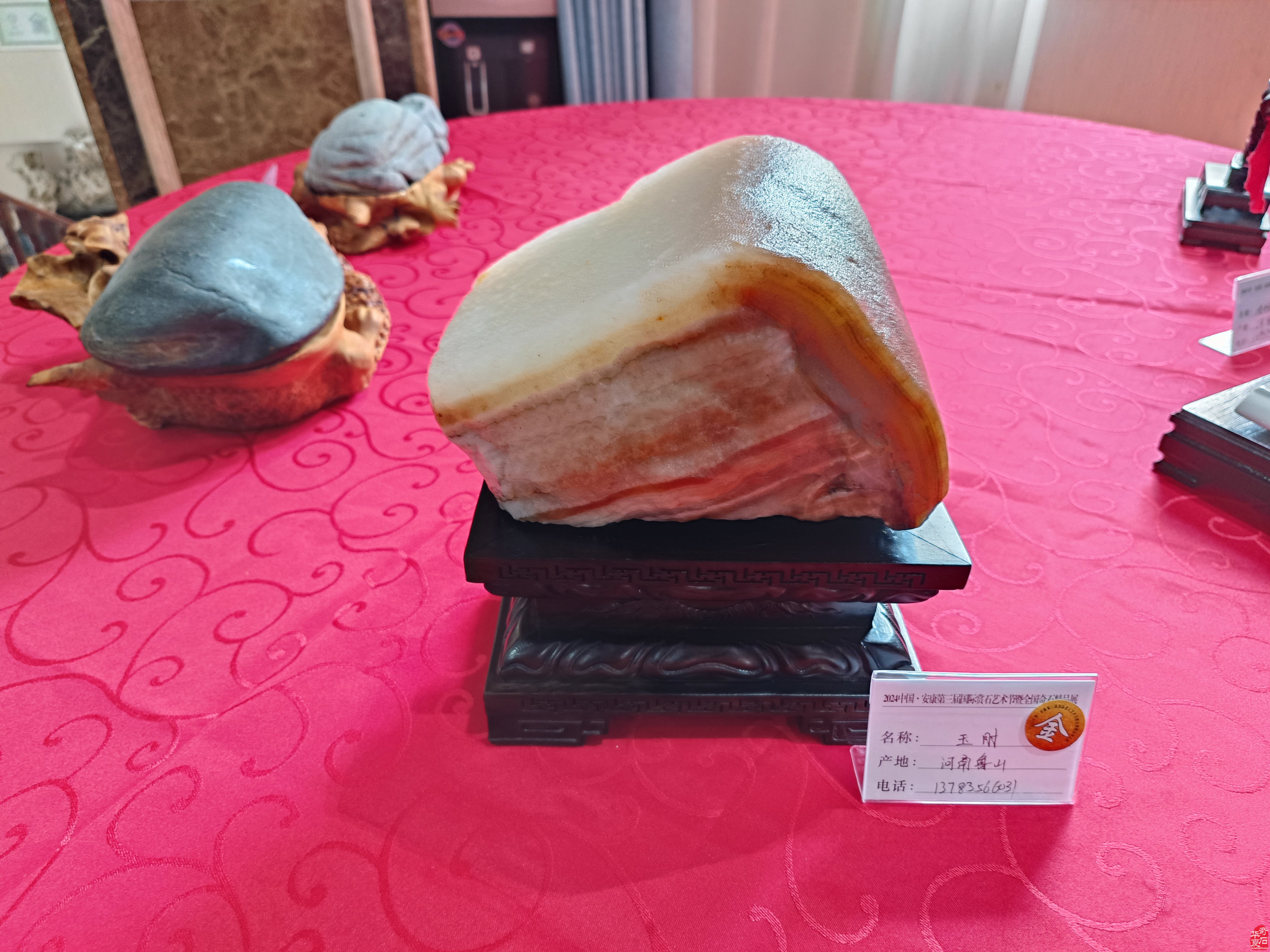 长江精品肉石艺术馆走进安康摘金夺银