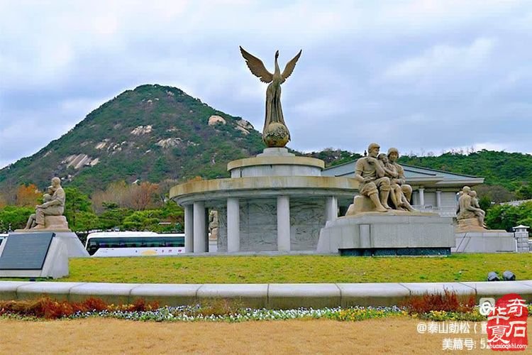 中国石界创新篇、中韩石友大联欢——青岛赏石文化万里行，共同演绎跨国赏石盛会
