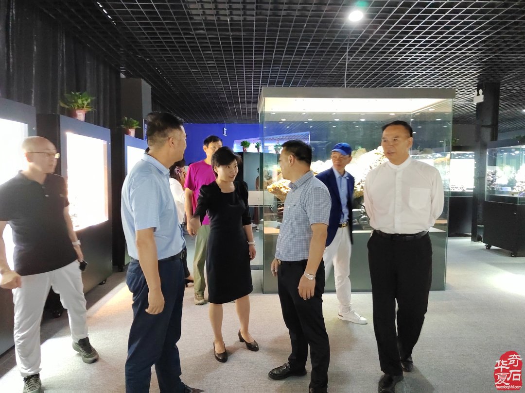 献厚礼洛阳市地质博物馆开门迎客