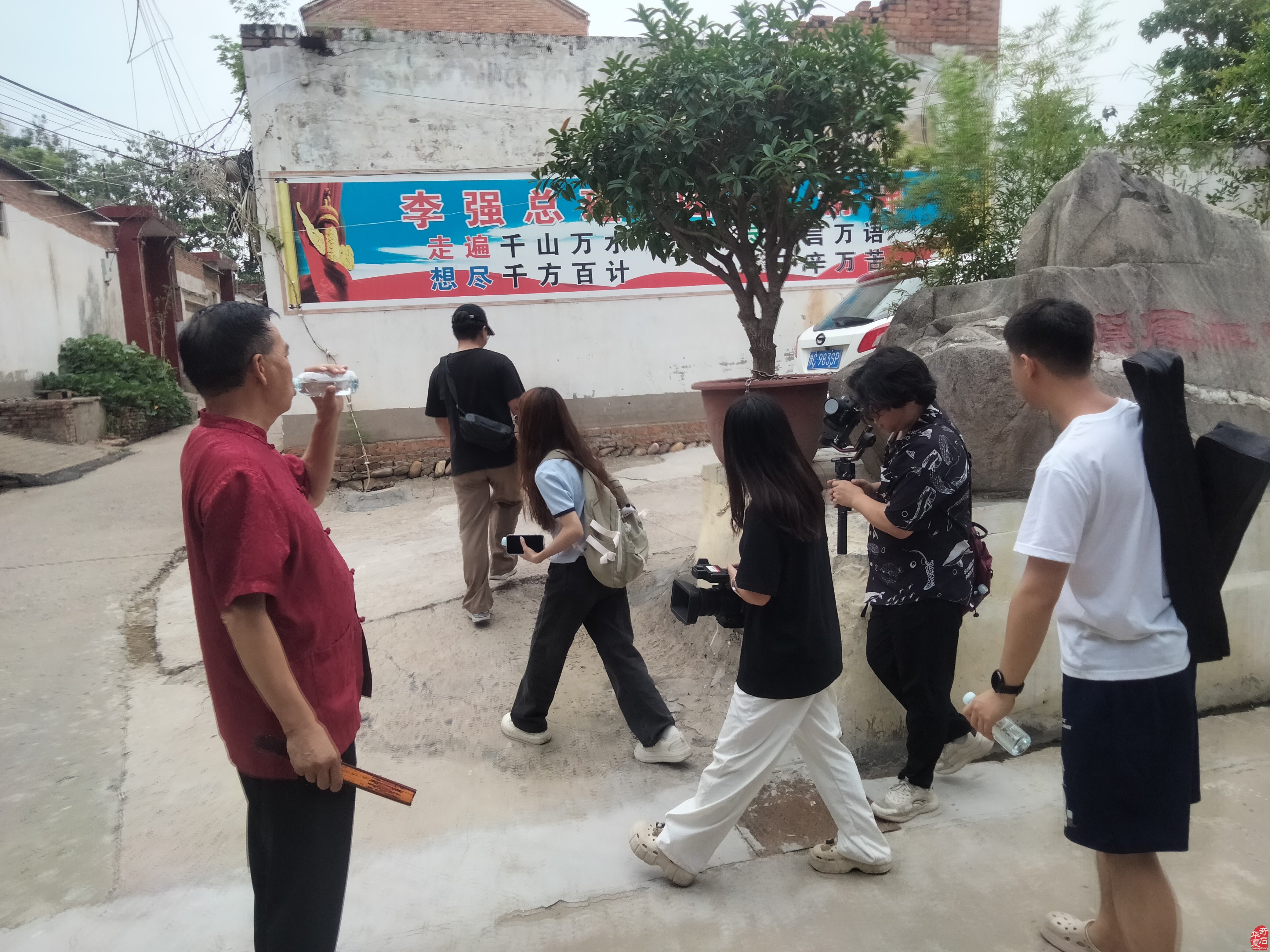 宣传黄河石摄制组走进黄河奇石文化馆 图