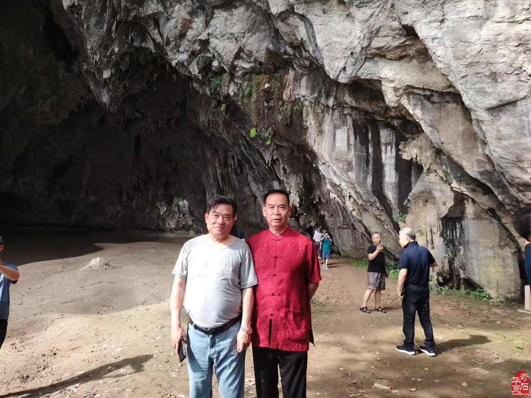 装修自家房子与石头结缘的万建华
