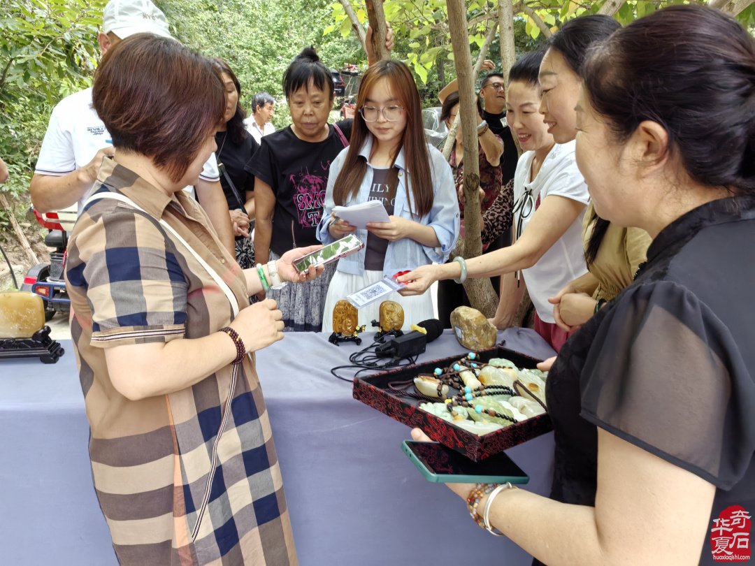 洛阳石界全国第十三个赏石日举办丰富多彩的活动