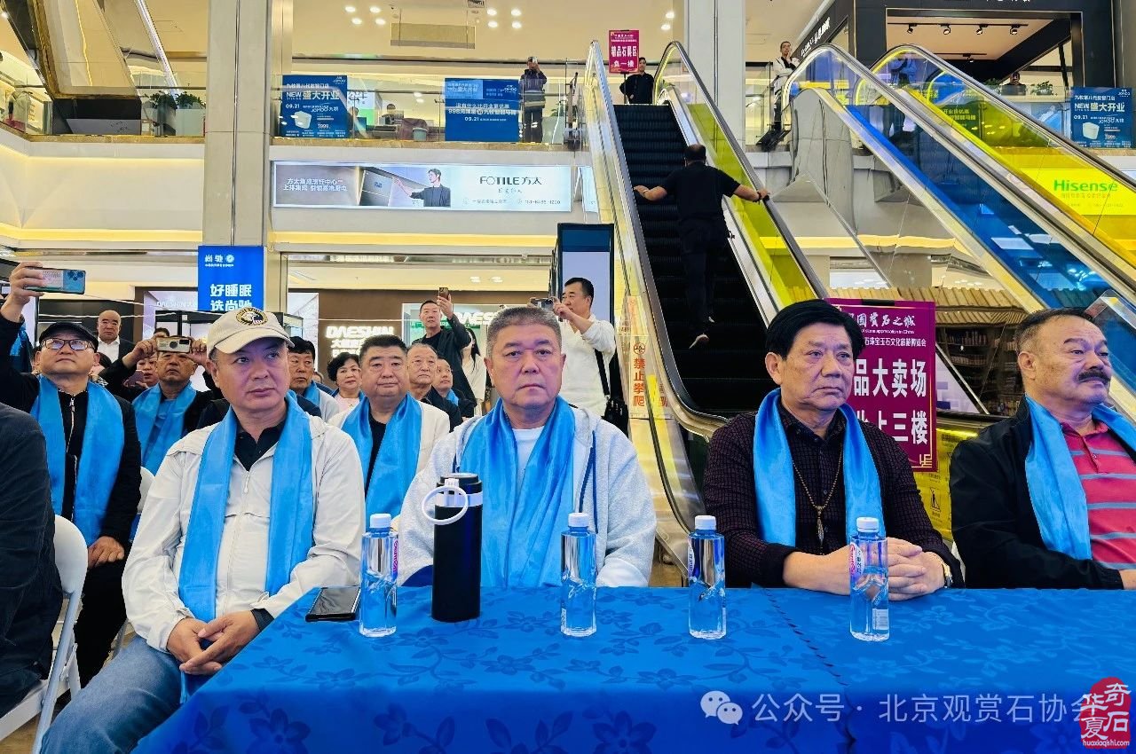 巴彦淖尔观赏石珠宝玉石文化旅游博览会盛大开幕