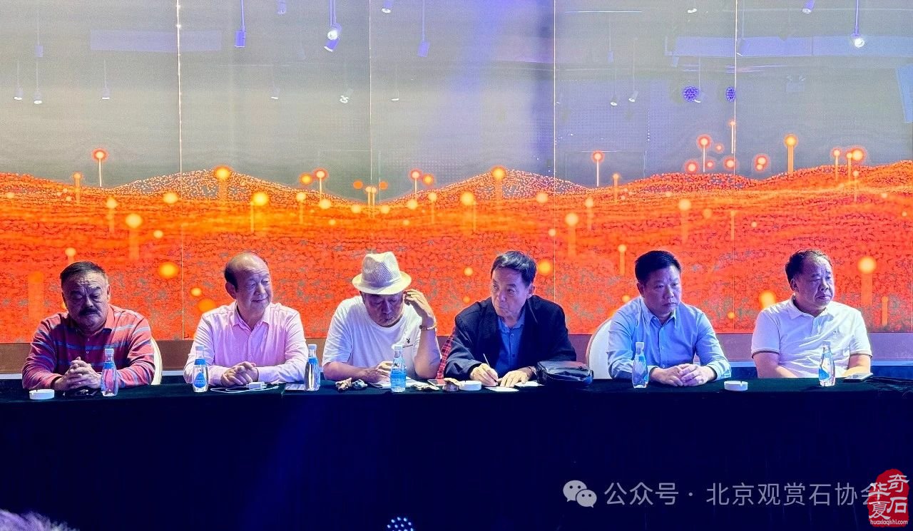 巴彦淖尔观赏石珠宝玉石文化旅游博览会盛大开幕