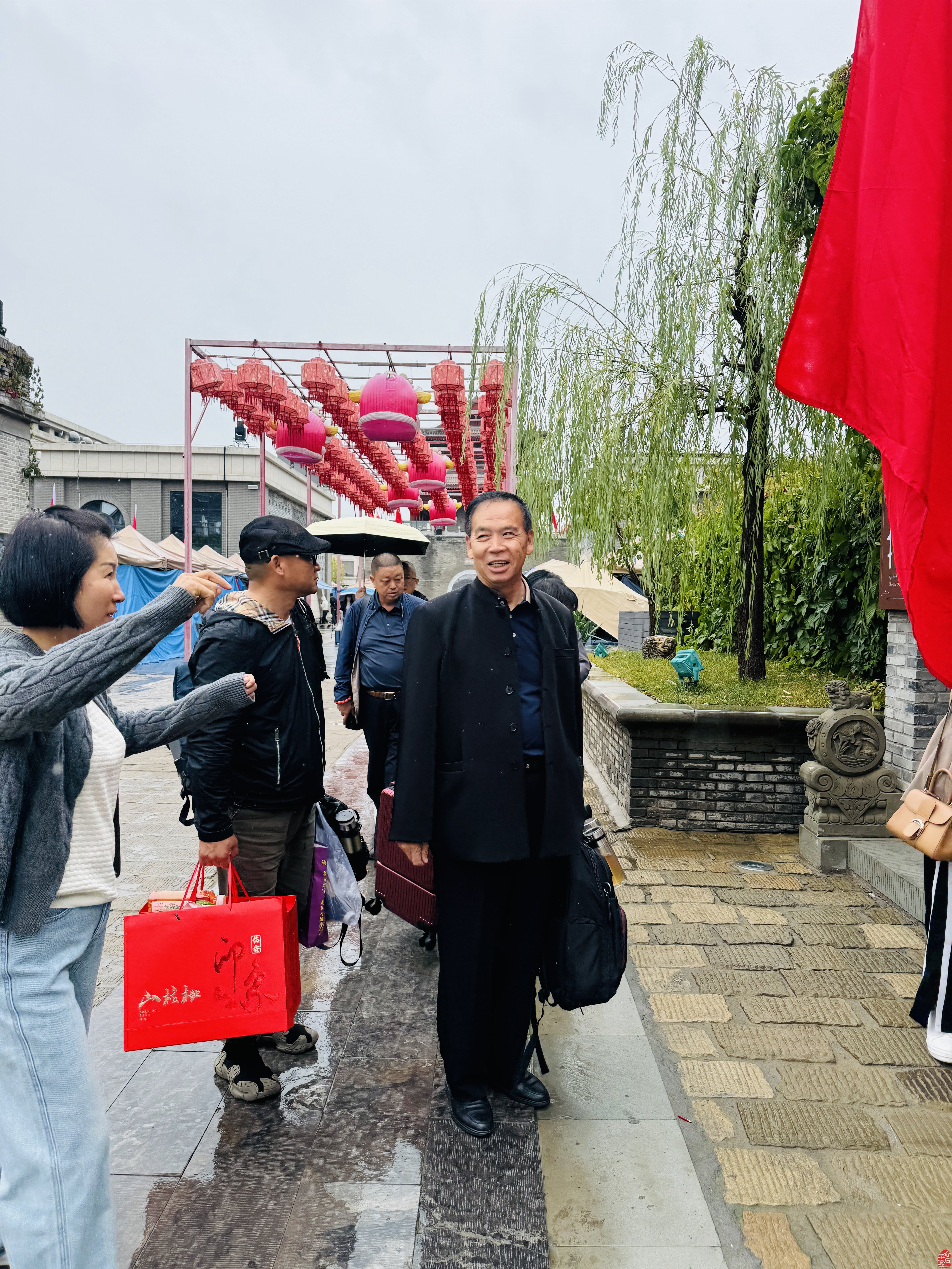 延安石展风雨兼程的赏石人来了
