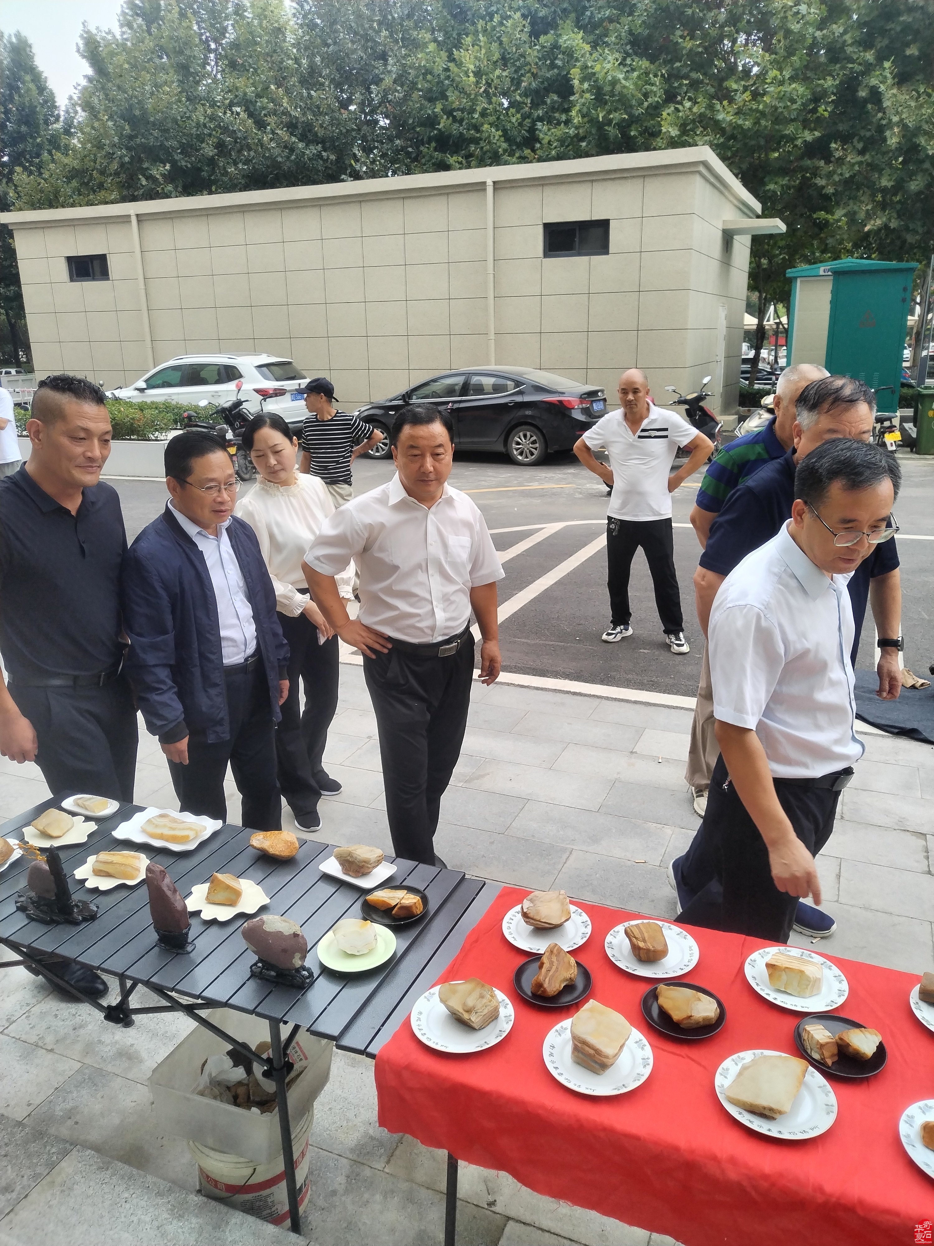 庆祝国庆75周年汝石文化精品展开幕
