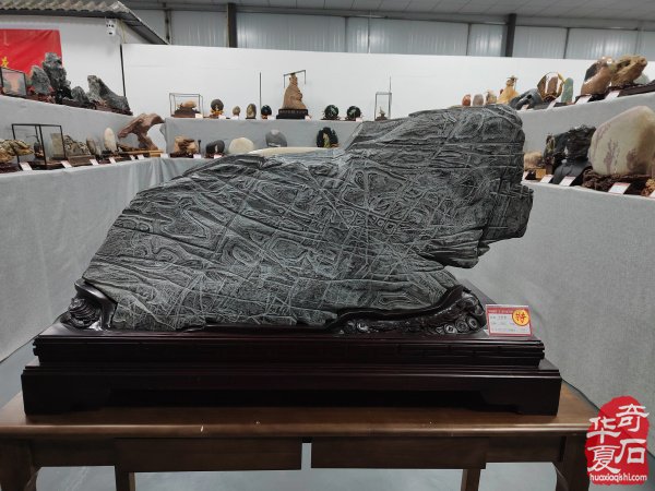中国洛阳第三十三届“大乾门杯”国际赏石文化艺术展暨交易会于2025年4月1日盛大开幕精品展出的特等奖8方