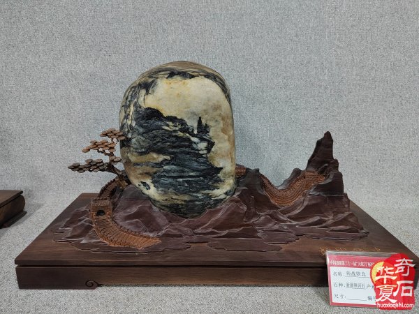 中国洛阳第三十三届“大乾门杯”国际赏石文化艺术展暨交易会于2025年4月1日盛大开幕精品展出的特等奖8方