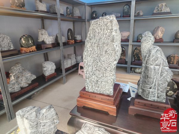 铲摊之后：当“兵哥哥“的激情碰撞赏石文化的静水深流