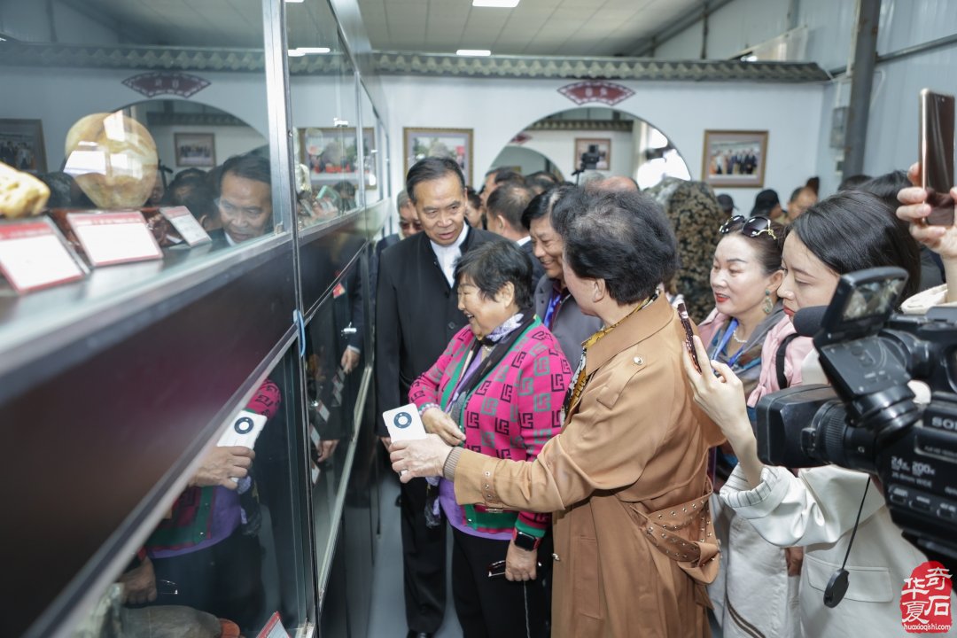 洛阳第三十三届“大乾门杯”国际赏石文化艺术展暨交易会圆满落下帷幕