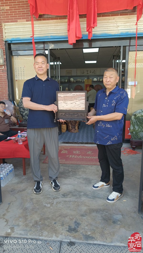 王利伟的《德缘石斋》开门迎客