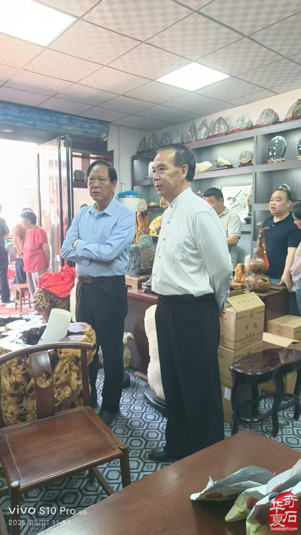 王利伟的《德缘石斋》开门迎客