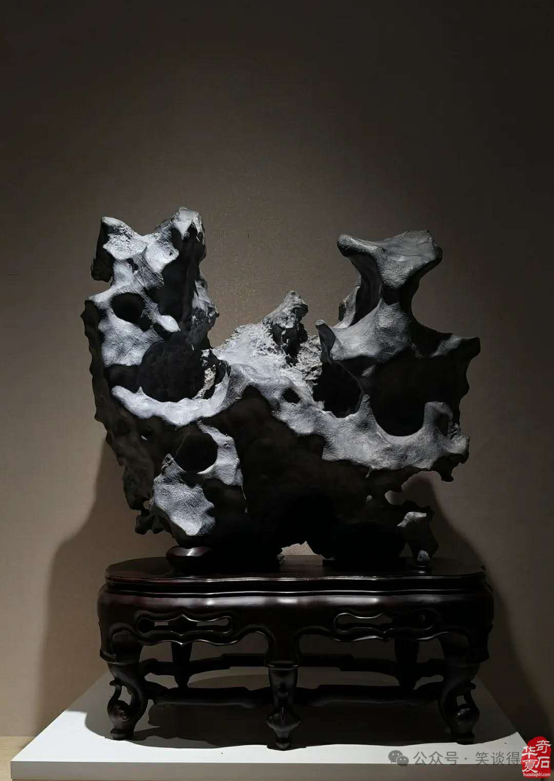 欣赏石界俏佳丽贵州乌蒙磬石