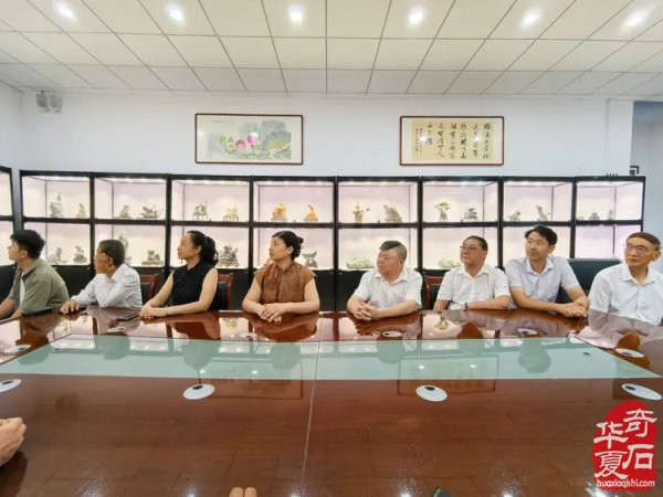 凝聚社会磅礴力量--安徽省灵璧石协会集中收看9·3阅兵活动