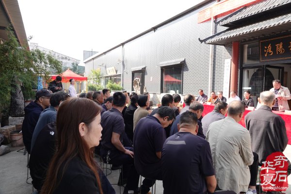 洛阳石界举办迎国庆红色精品奇石展