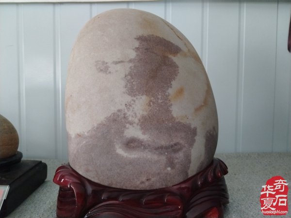 洛阳石界举办迎国庆红色精品奇石展