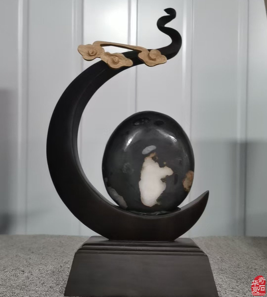 洛阳石界举办迎国庆红色精品奇石展