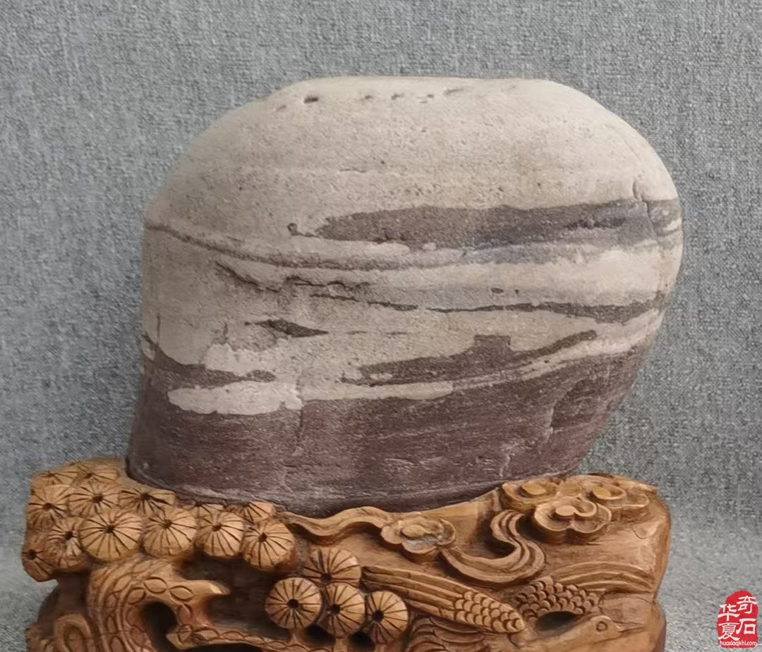 洛阳石界举办迎国庆红色精品奇石展