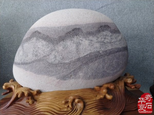 洛阳石界举办迎国庆红色精品奇石展