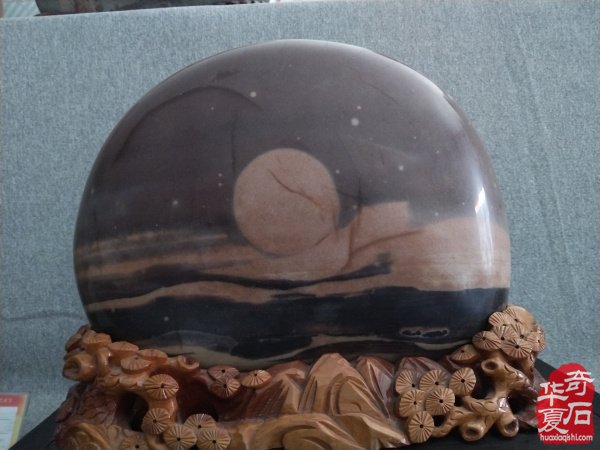 洛阳石界举办迎国庆红色精品奇石展