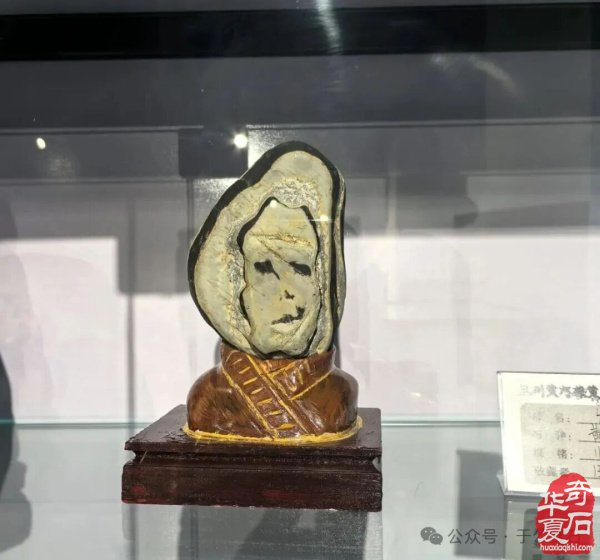 黄河石韵凝初心·陇原挚友赴新程 ——谨以此诗贺迎新春黄河石精品展暨甘肃省观赏石协会石友联谊会 原创 馨然 于公赏石 2025年12月9日 00:06 甘肃 