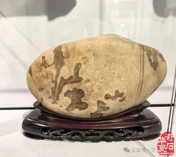 黄河石韵凝初心·陇原挚友赴新程 ——谨以此诗贺迎新春黄河石精品展暨甘肃省观赏石协会石友联谊会 原创 馨然 于公赏石 2025年12月9日 00:06 甘肃 