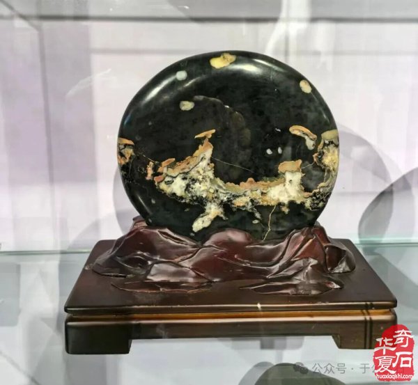 黄河石韵凝初心·陇原挚友赴新程 ——谨以此诗贺迎新春黄河石精品展暨甘肃省观赏石协会石友联谊会 原创 馨然 于公赏石 2025年12月9日 00:06 甘肃 