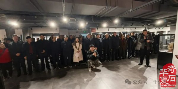 黄河石韵凝初心·陇原挚友赴新程 ——谨以此诗贺迎新春黄河石精品展暨甘肃省观赏石协会石友联谊会 原创 馨然 于公赏石 2025年12月9日 00:06 甘肃 