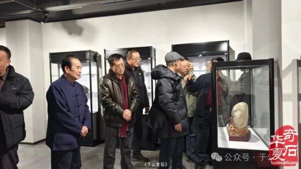 黄河石韵凝初心·陇原挚友赴新程 ——谨以此诗贺迎新春黄河石精品展暨甘肃省观赏石协会石友联谊会 原创 馨然 于公赏石 2025年12月9日 00:06 甘肃 