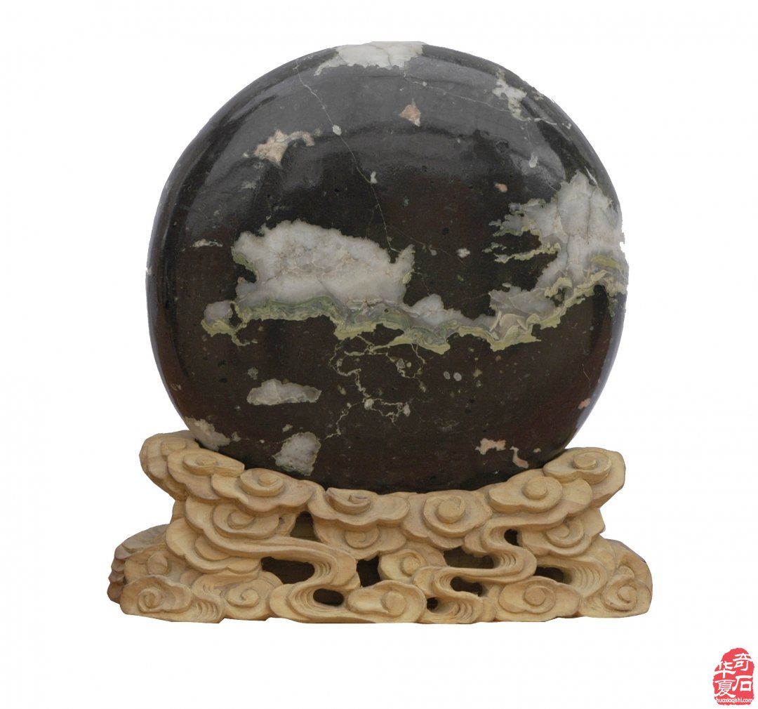 邀赏洛阳奇石馆 共品石韵军魂