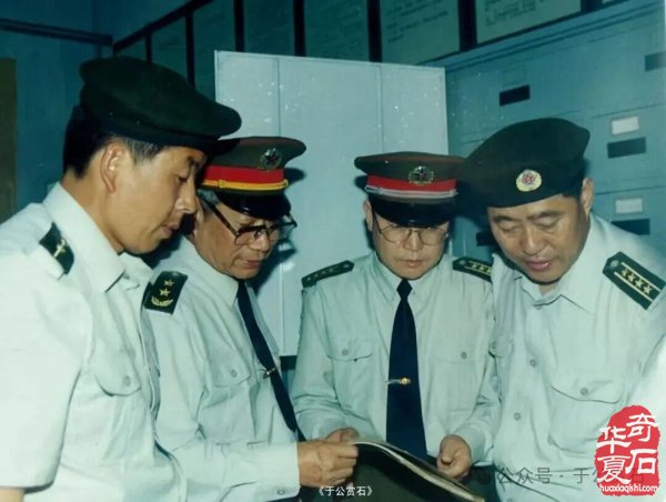 退有所作 休有所为 生命不息 赏石不止 ——退休军人郑忠献身赏石文化事迹