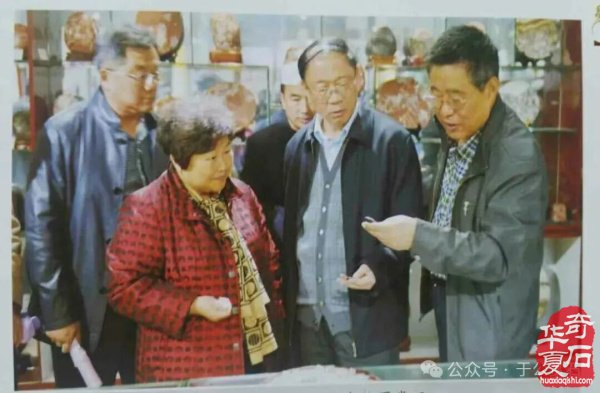 退有所作 休有所为 生命不息 赏石不止 ——退休军人郑忠献身赏石文化事迹