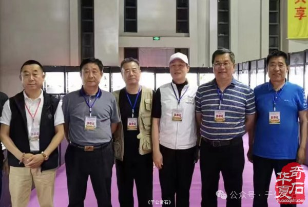 退有所作 休有所为 生命不息 赏石不止 ——退休军人郑忠献身赏石文化事迹