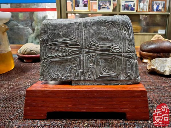 石道仁心 情系纹石——记海南省观赏石协会副会长饶建东