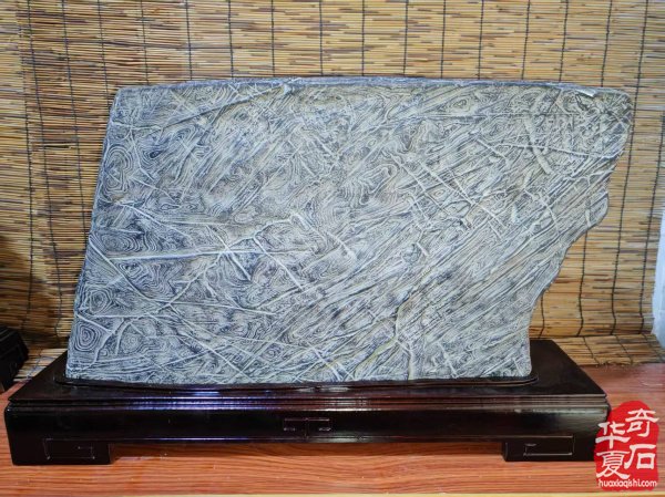 石道仁心 情系纹石——记海南省观赏石协会副会长饶建东