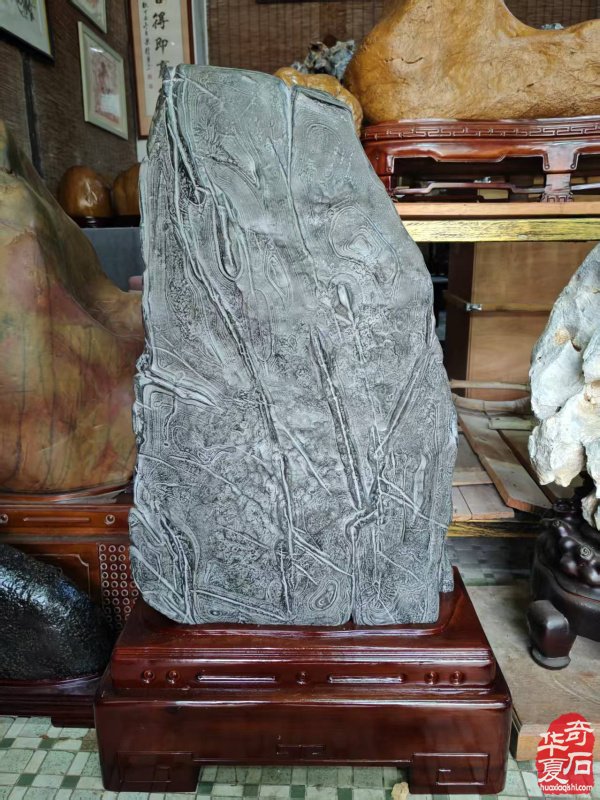 石道仁心 情系纹石——记海南省观赏石协会副会长饶建东