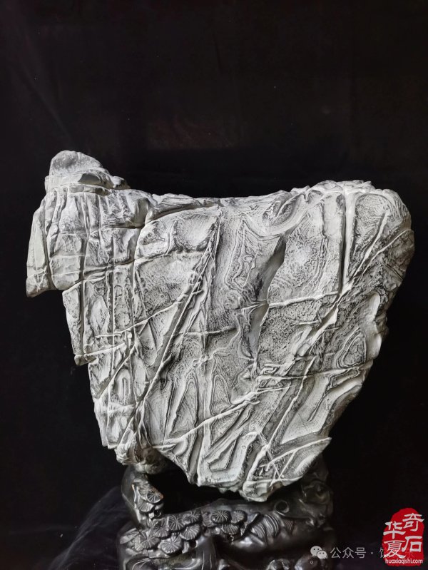 石道仁心 情系纹石——记海南省观赏石协会副会长饶建东