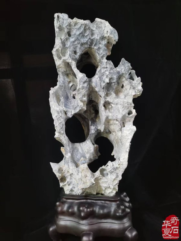 石道仁心 情系纹石——记海南省观赏石协会副会长饶建东