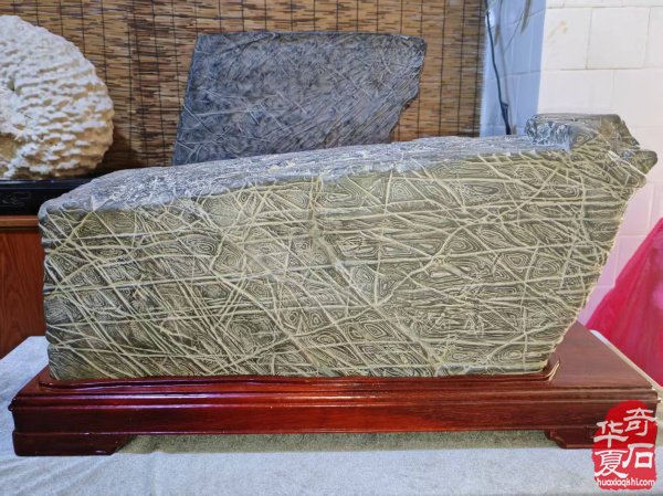 石道仁心 情系纹石——记海南省观赏石协会副会长饶建东