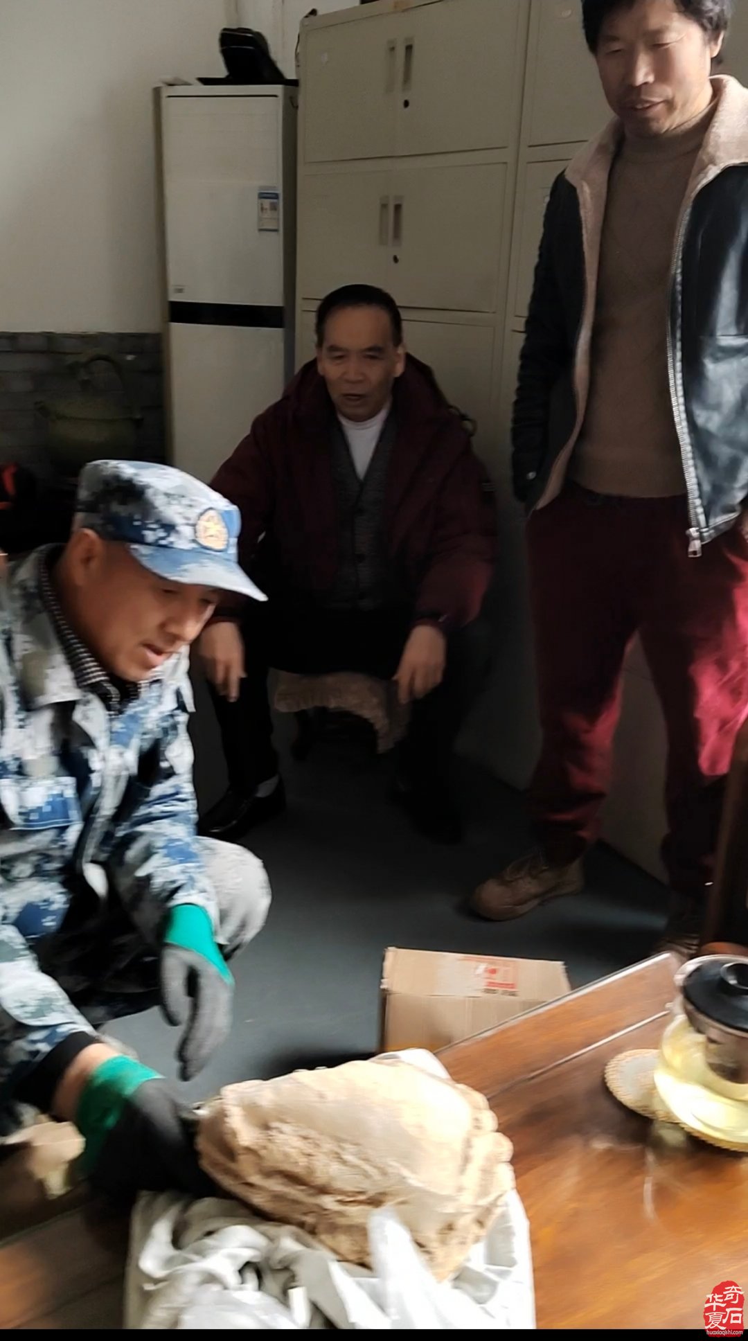 信任和期待 洛阳石展送展现场感人一幕