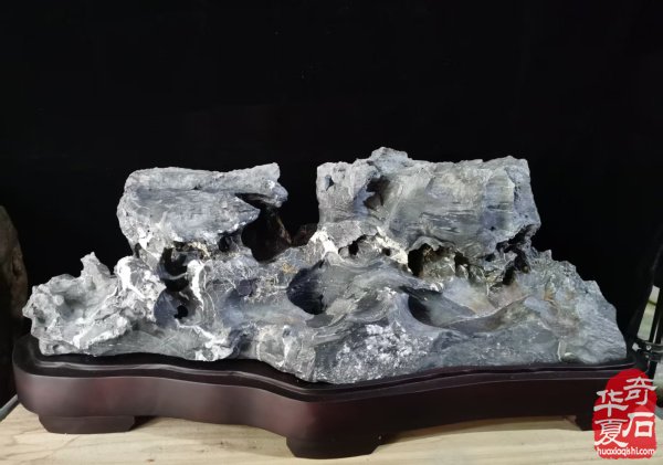 为人忠厚谦和待人真诚坦荡的饶建东